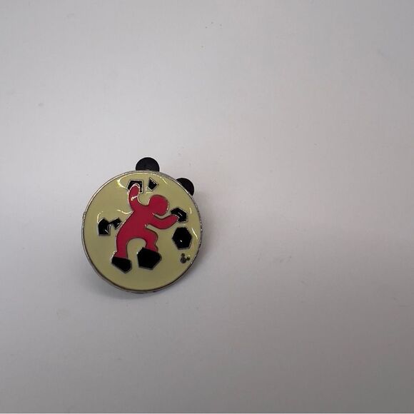 Disney Pin Rock Climbing pin from the 2013 Disneyland Resort series - Picture 5 of 5
